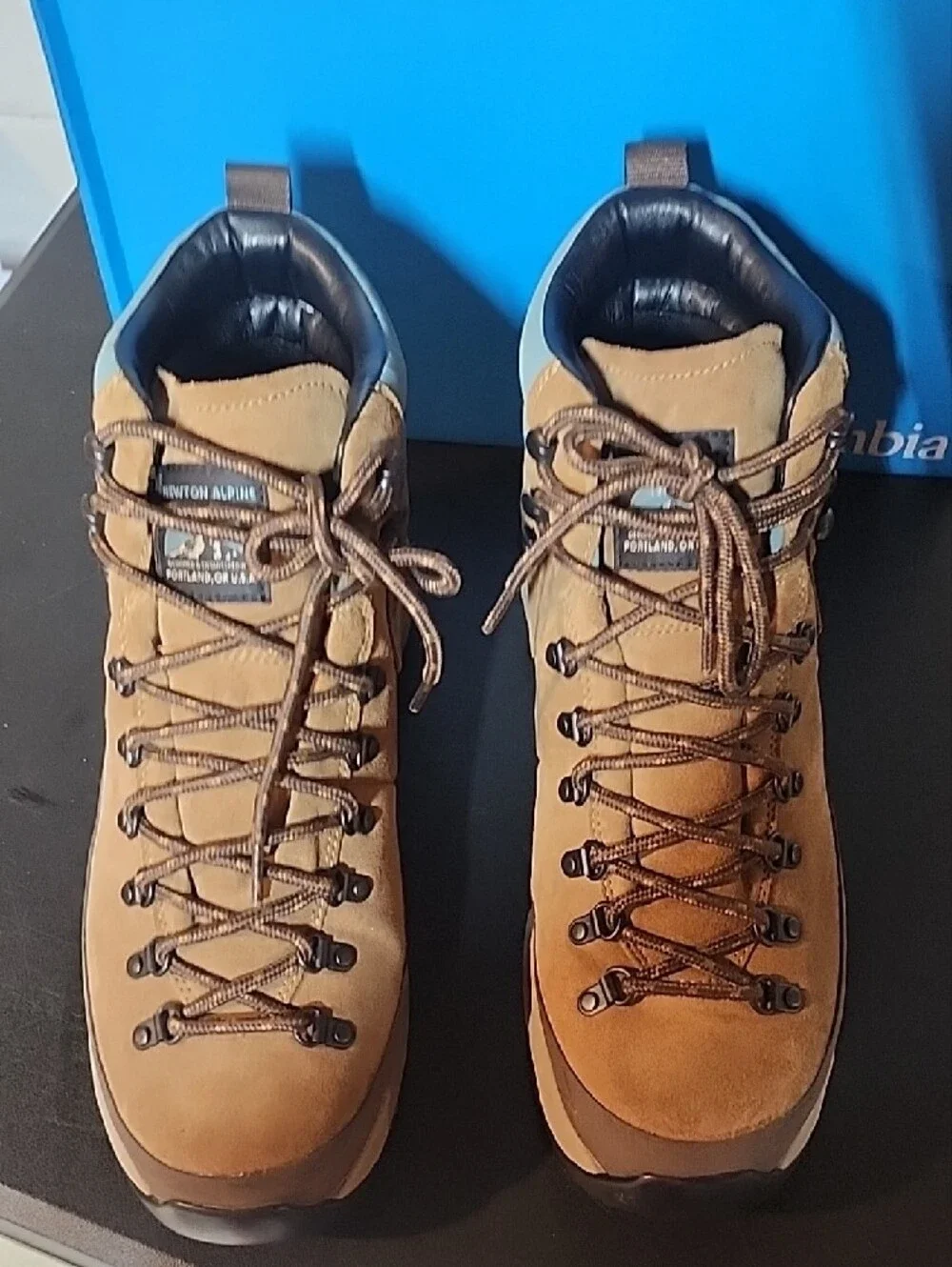 Columbia Men's Tan Suede Hiking Boots with Blue Collar
